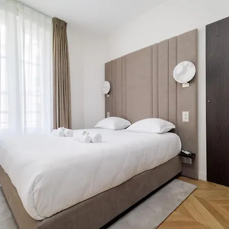 Splendid With Ac In Champs Elysees For 4pax
