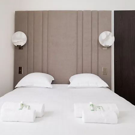 Splendid With Ac In Champs Elysees For 4pax Paris