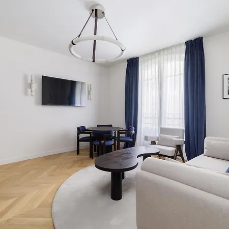 Splendid With Ac In Champs Elysees For 4pax *