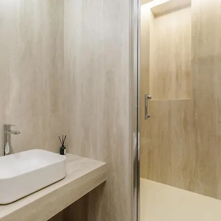 Splendid With Ac In Champs Elysees For 4pax Paris
