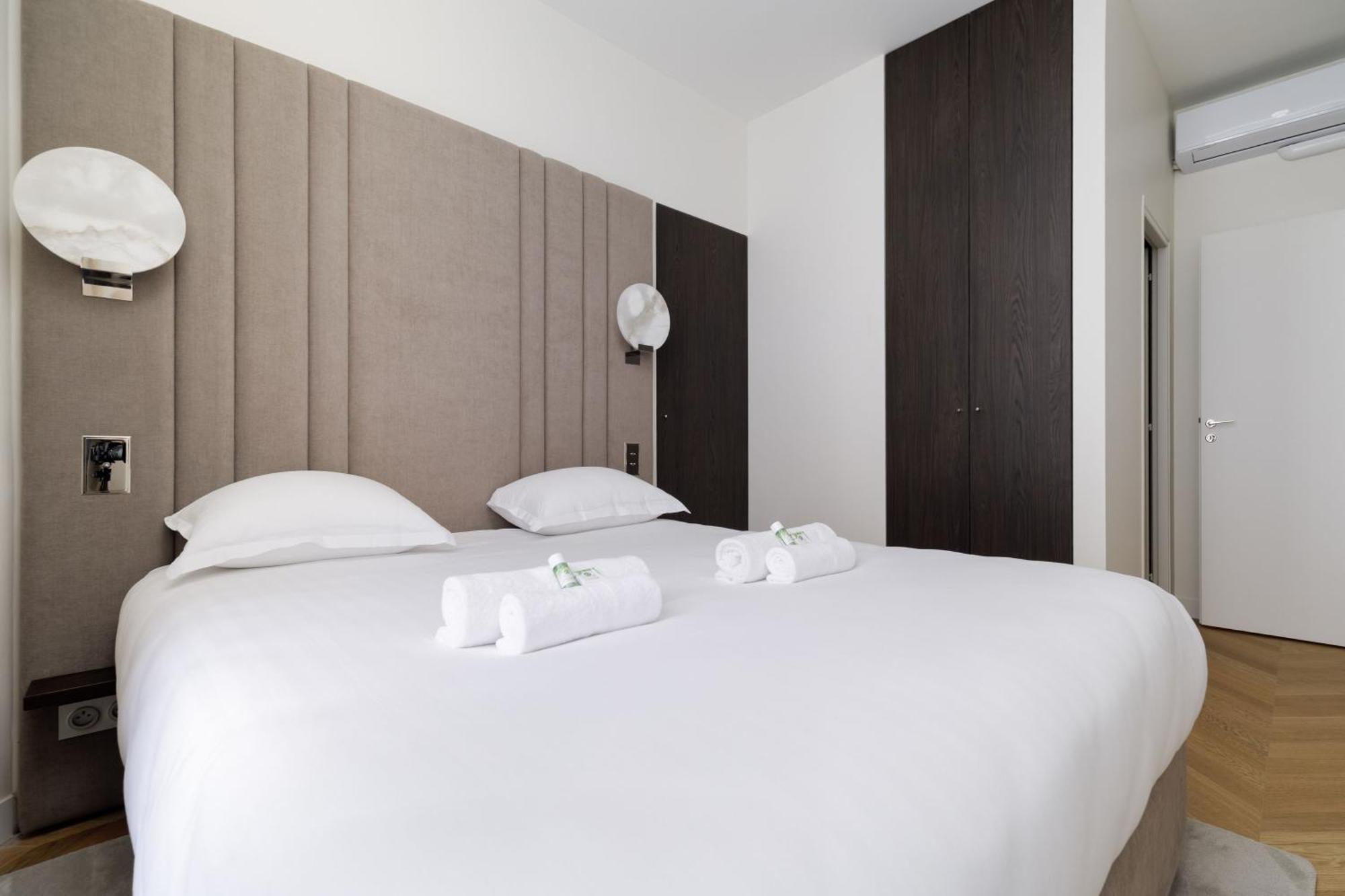 Splendid With Ac In Champs Elysees For 4pax *